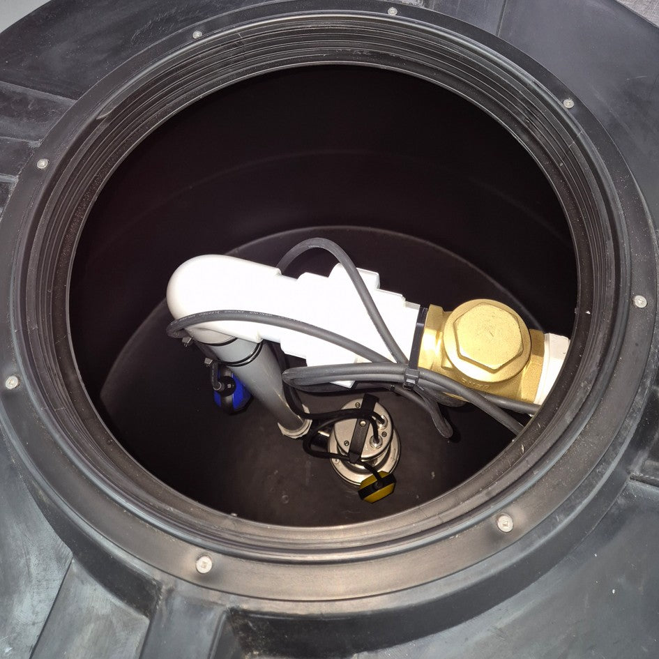 Inside view of 1100L plastic pump chamber